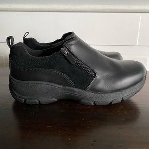 Lands End Women’s 7D Slip On Black Leather Mocs